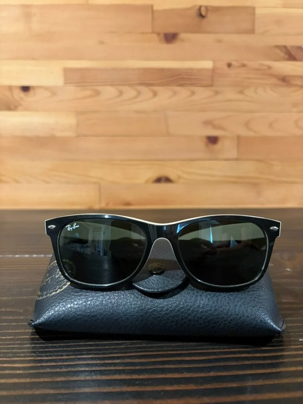 Ray-BanRB2132 New Wayfarer 875 Black/Beige G-15 Green Sunglasses 55-18-145 Italy